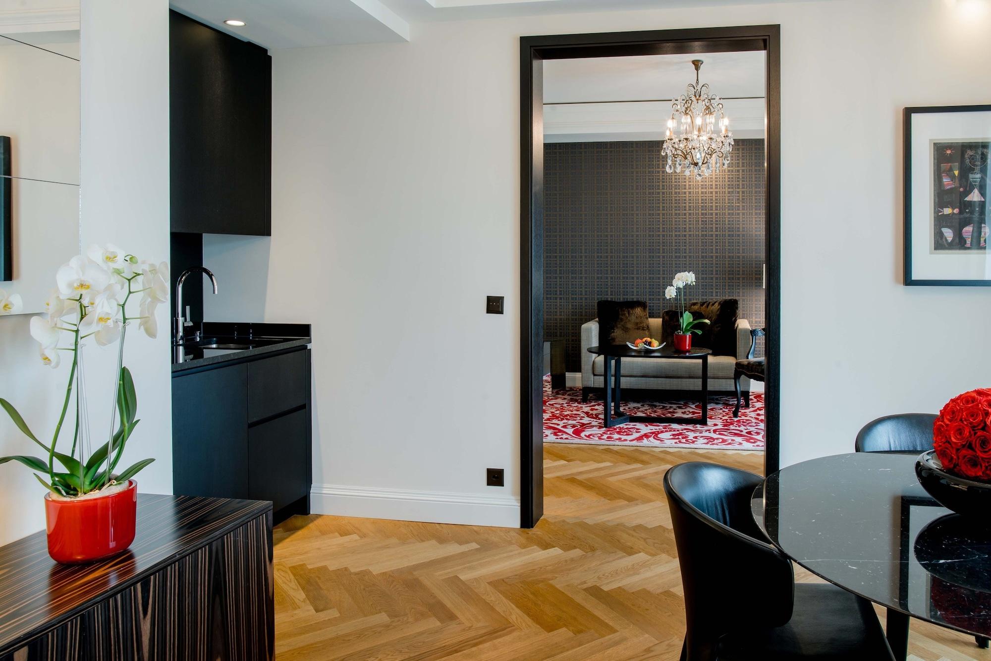 Hotel Schweizerhof Bern & Spa Exterior foto A suite at the Mandarin Oriental
