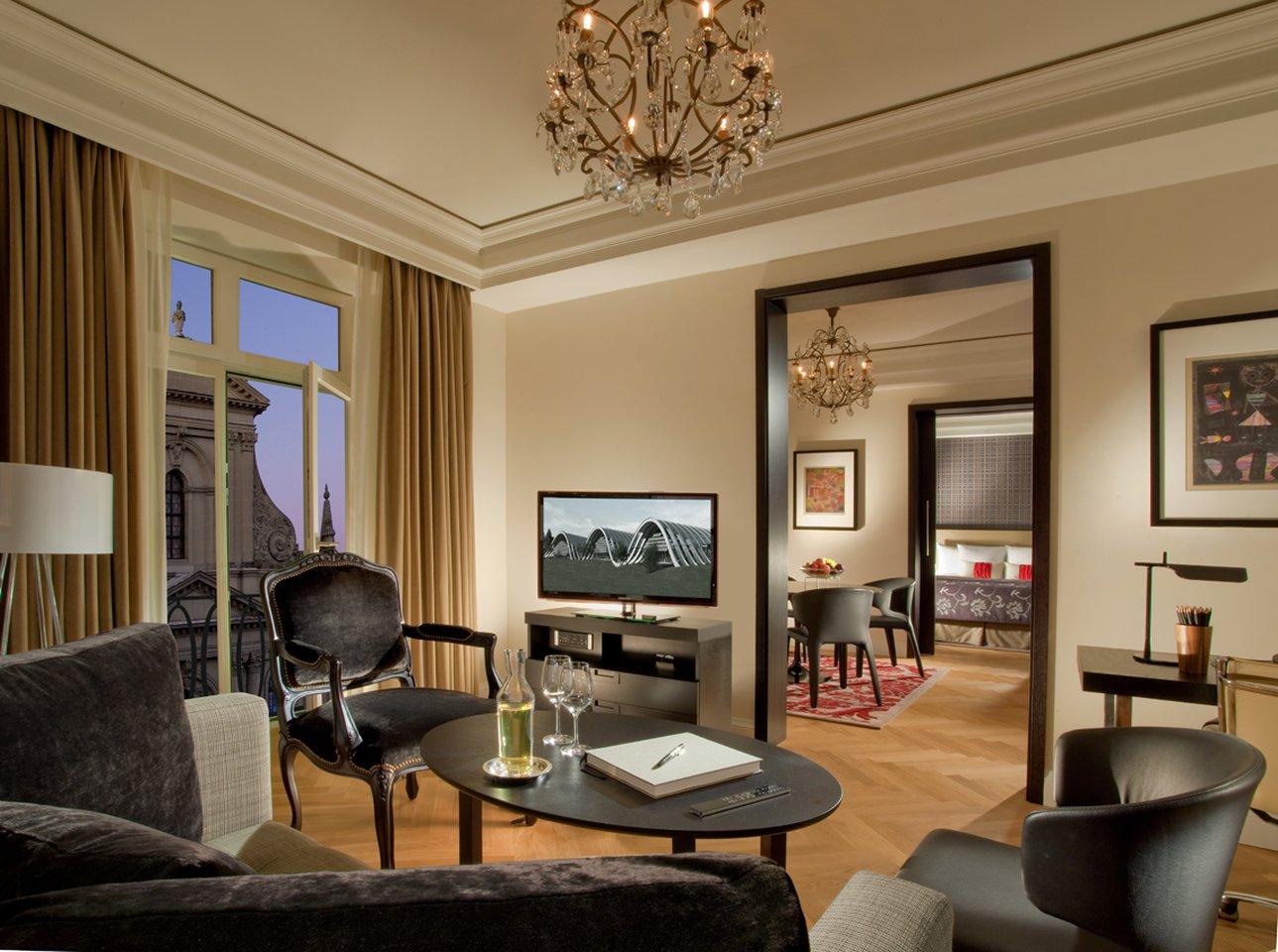 Hotel Schweizerhof Bern & Spa Exterior foto A suite at the Hotel de Crillon