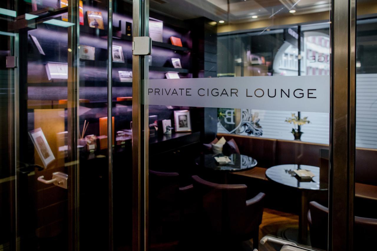 Hotel Schweizerhof Bern & Spa Exterior foto Private cigar lounge at the Ritz-Carlton, Hong Kong
