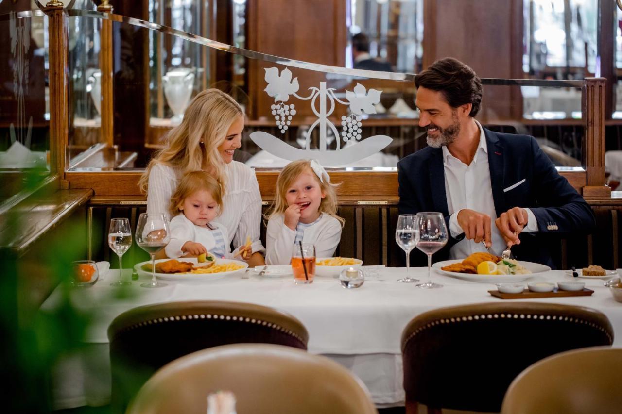 Hotel Schweizerhof Bern & Spa Exterior foto Family dining at the restaurant