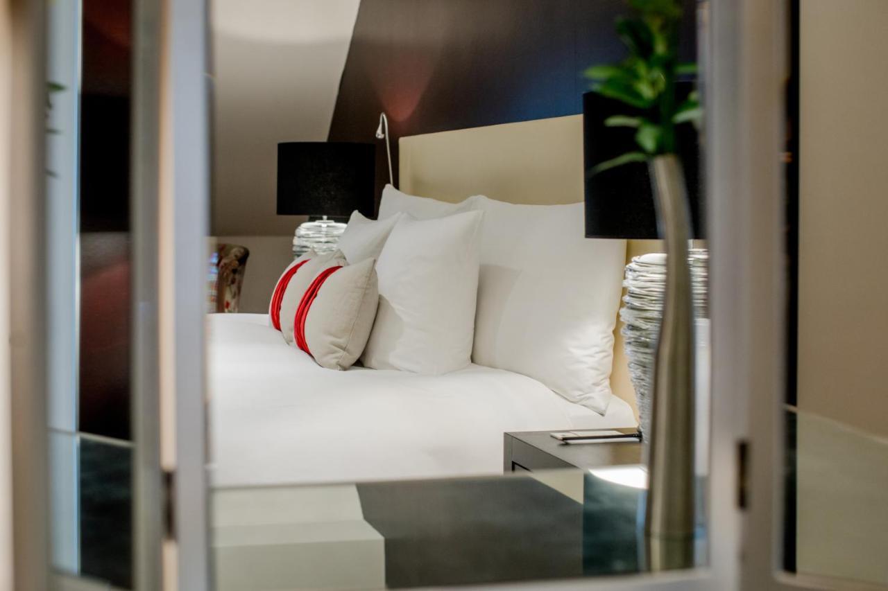Hotel Schweizerhof Bern & Spa Exterior foto A bedroom at the hotel